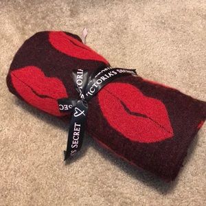 NWT Victoria’s Secret red kiss blanket 😘